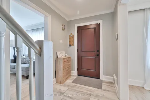 542 Deloraine Avenue, ON M5M 2C3