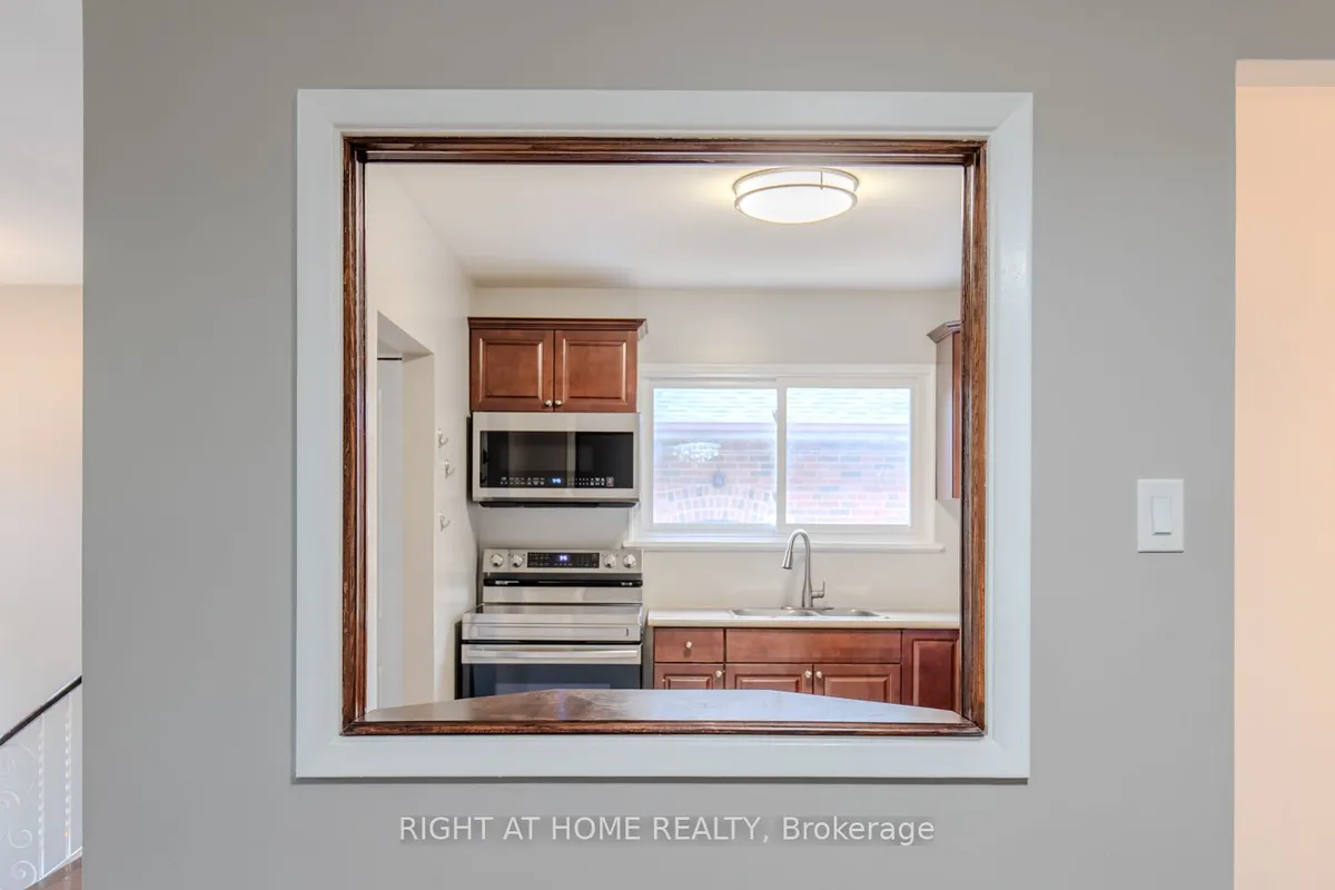 12 Murellen Crescent, ON M4A 2K5