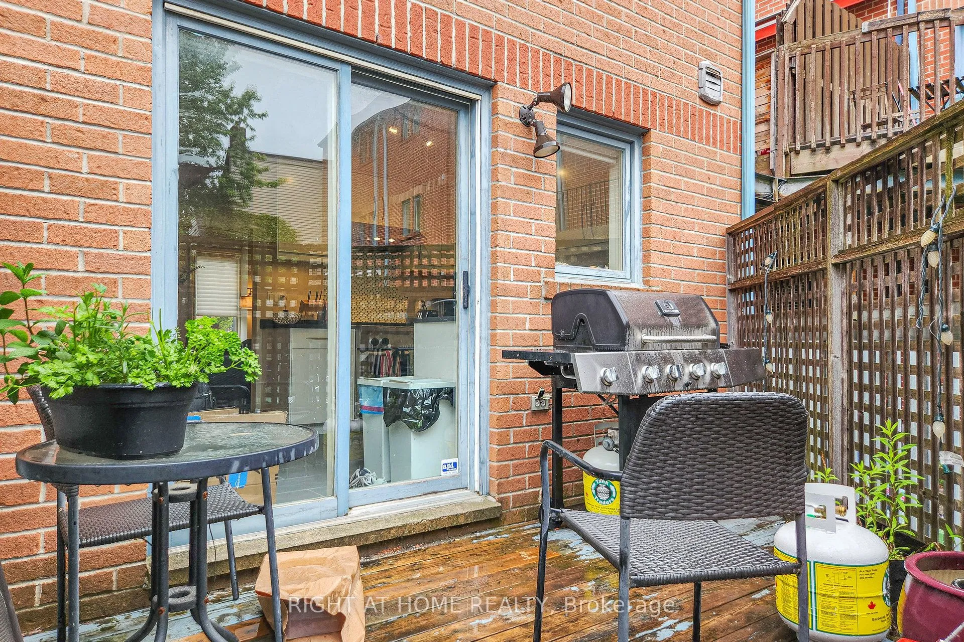 189 Lippincott Street, ON M5S 2P3