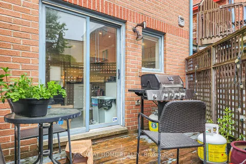 189 Lippincott Street, ON M5S 2P3