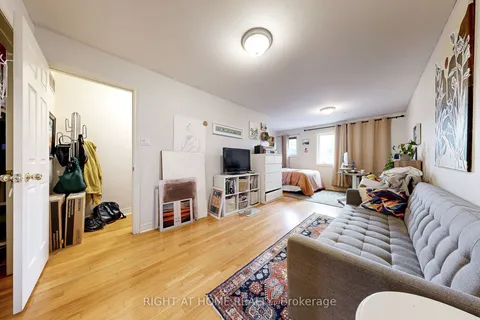 189 Lippincott Street, ON M5S 2P3