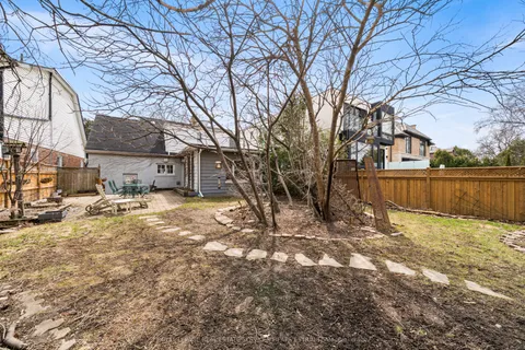 16 Burnham Road, ON M4G 1C1