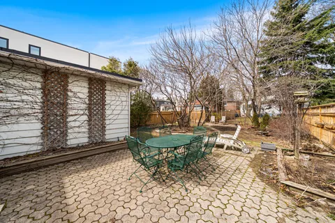 16 Burnham Road, ON M4G 1C1