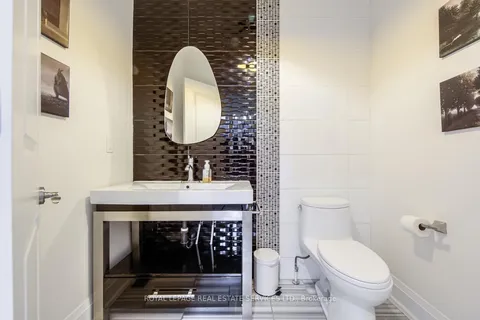 21A Roycrest Avenue, ON M2N 1R1