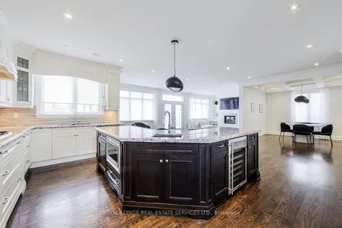 21A Roycrest Avenue, ON M2N 1R1