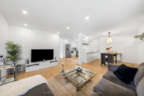 39 Treadgold Crescent, ON M3A 1X1