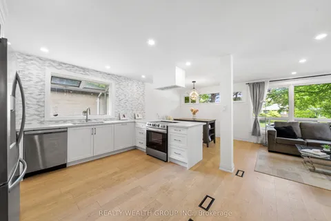 39 Treadgold Crescent, ON M3A 1X1