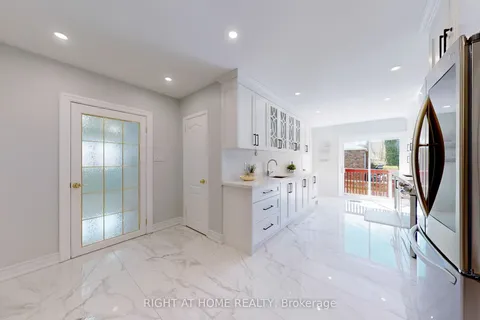 34 Goddard Street, ON M3H 5C8