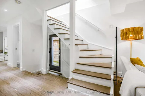 9 Georgian Court, ON M4P 2J7