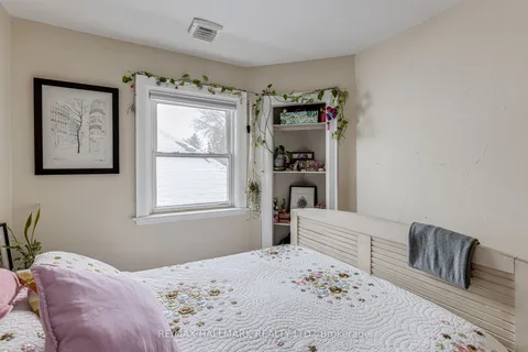 327 Vaughan Road, ON M6C 2N5