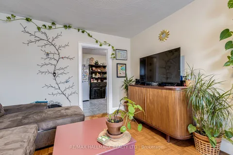 329 Vaughan Road, ON M6C 2N5