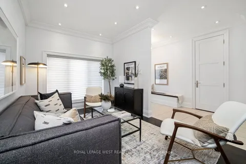 218 Cameron Avenue, ON M2N 1E7