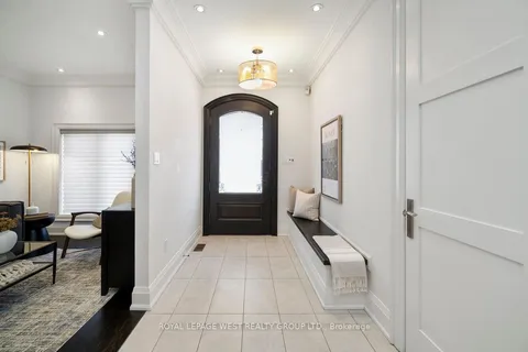 218 Cameron Avenue, ON M2N 1E7