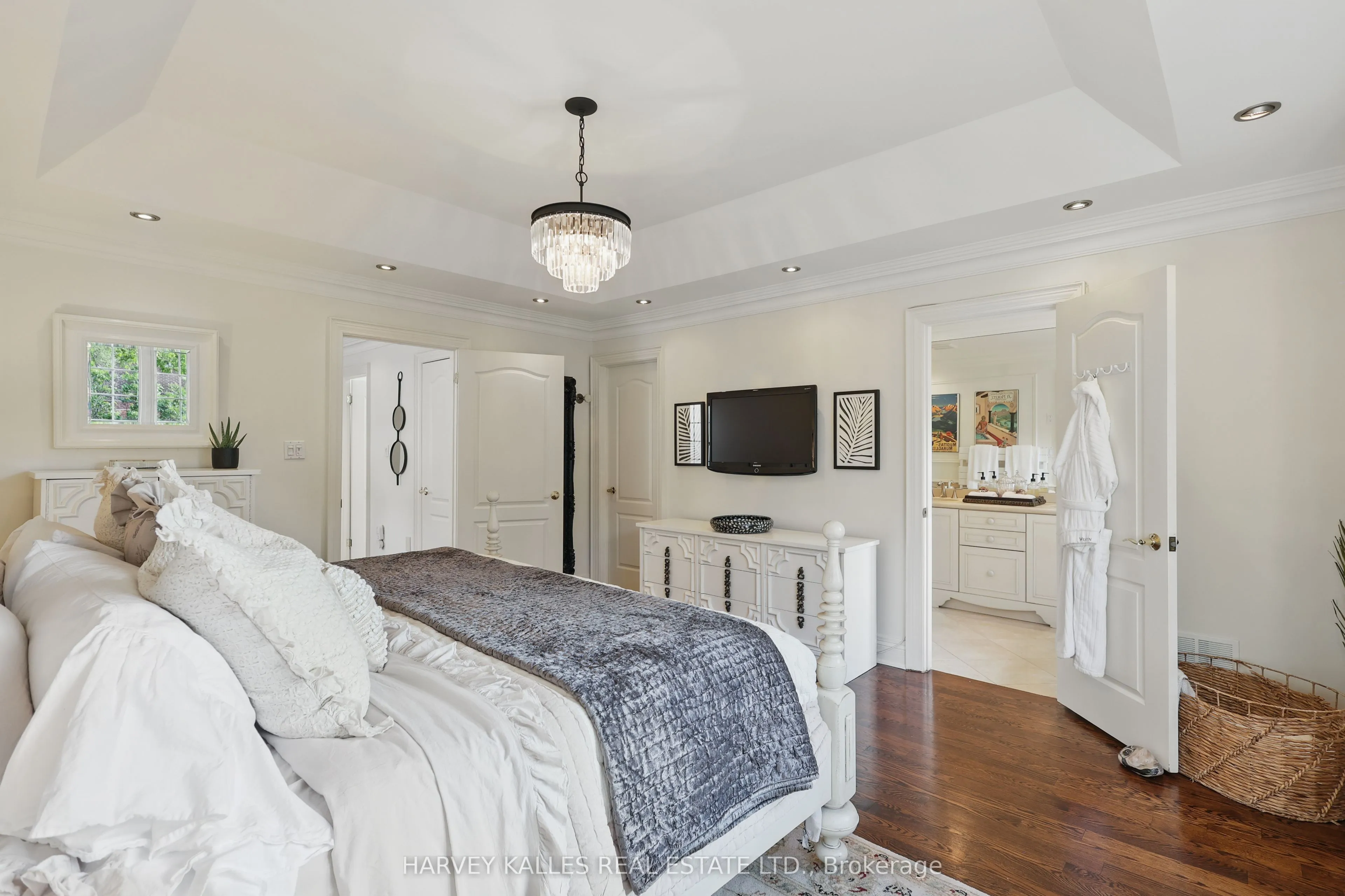 362 Broadway Avenue, ON M4P 1X2
