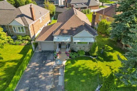 229 Ridley Boulevard, ON M5M 3M5