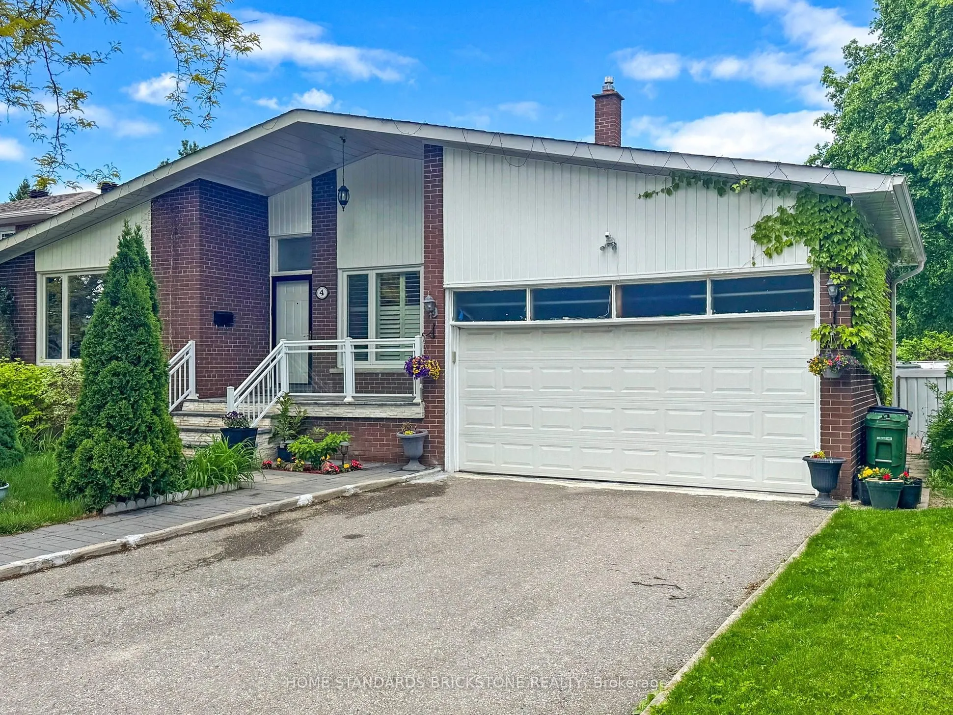 4 Rockland Drive, ON M2M 2Y9
