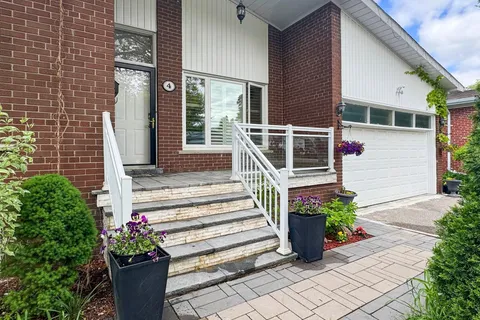 4 Rockland Drive, ON M2M 2Y9