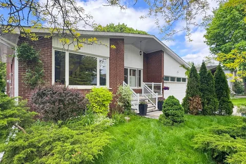 4 Rockland Drive, ON M2M 2Y9