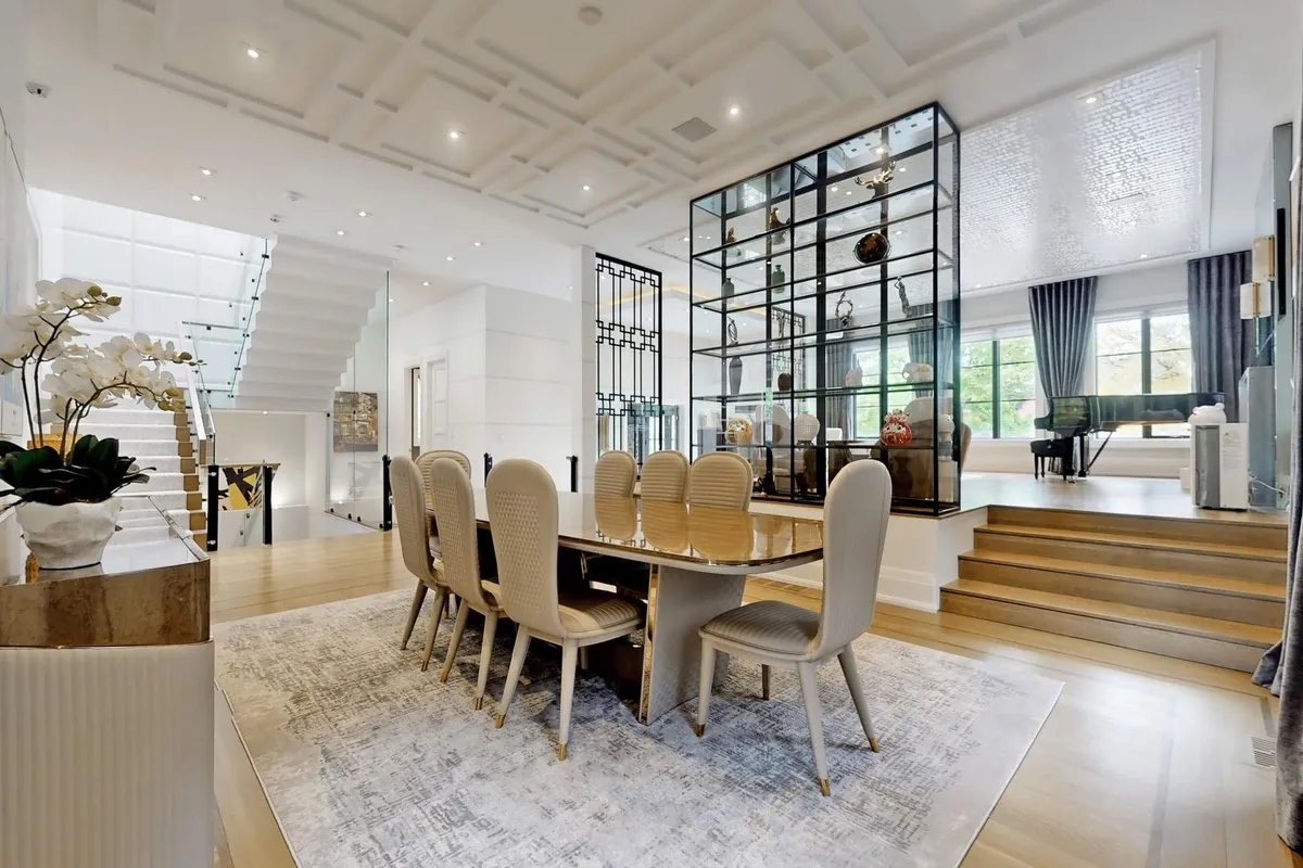 154 Yonge Boulevard, ON M5M 3H4