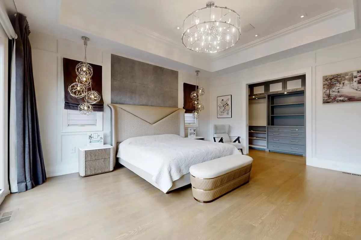 154 Yonge Boulevard, ON M5M 3H4