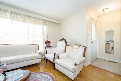 6 Ravenrock Court, ON M3A 2Y9