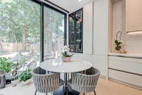 188 Duplex Avenue, ON M5P 2A9