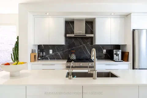 380 Old Orchard Grove, ON M5M 2E9
