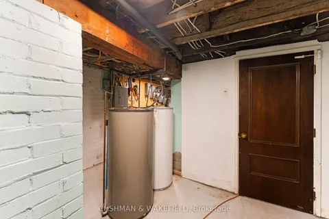 372 Davenport Road, ON M4V 1B4