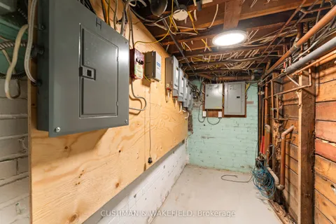 372 Davenport Road, ON M4V 1B4