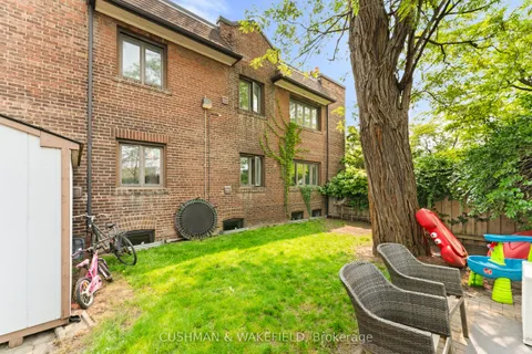 372 Davenport Road, ON M4V 1B4