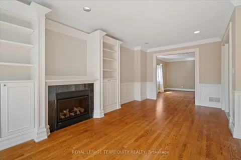 384 Winnett Avenue, ON M6C 3M1
