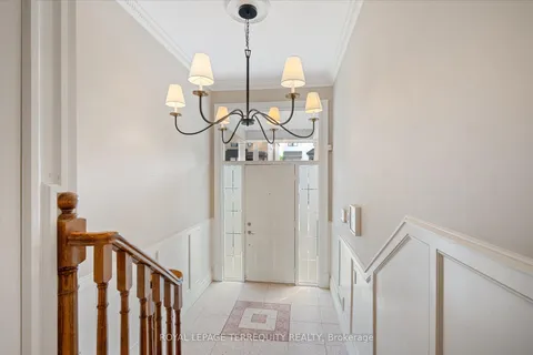 384 Winnett Avenue, ON M6C 3M1