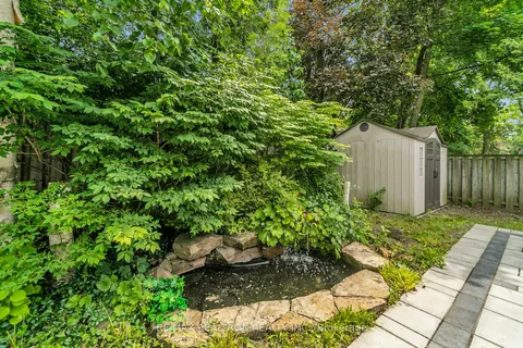 153 Banbury Road, ON M3B 2L7