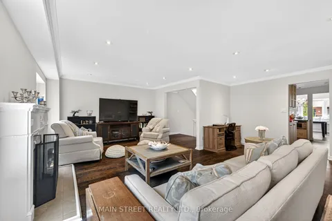 737 Merton Street, ON M4S 1B4
