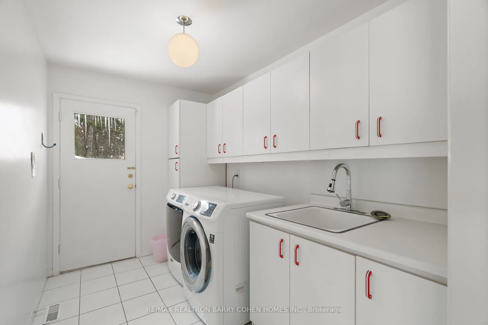 371 Woodsworth Road, ON M2L 2T8