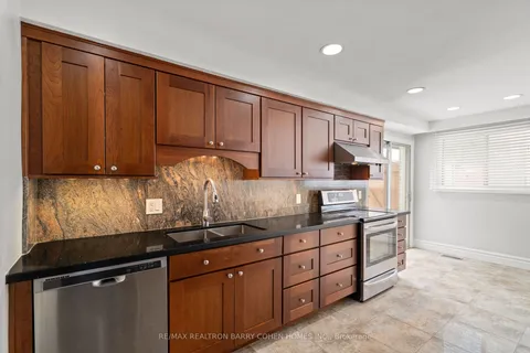 371 Woodsworth Road, ON M2L 2T8