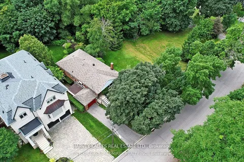 16 Gwendolen Crescent, ON M2N 2L7