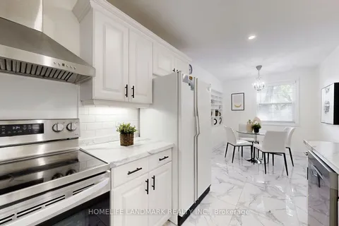 17 evermede Drive, ON M3A 2S2