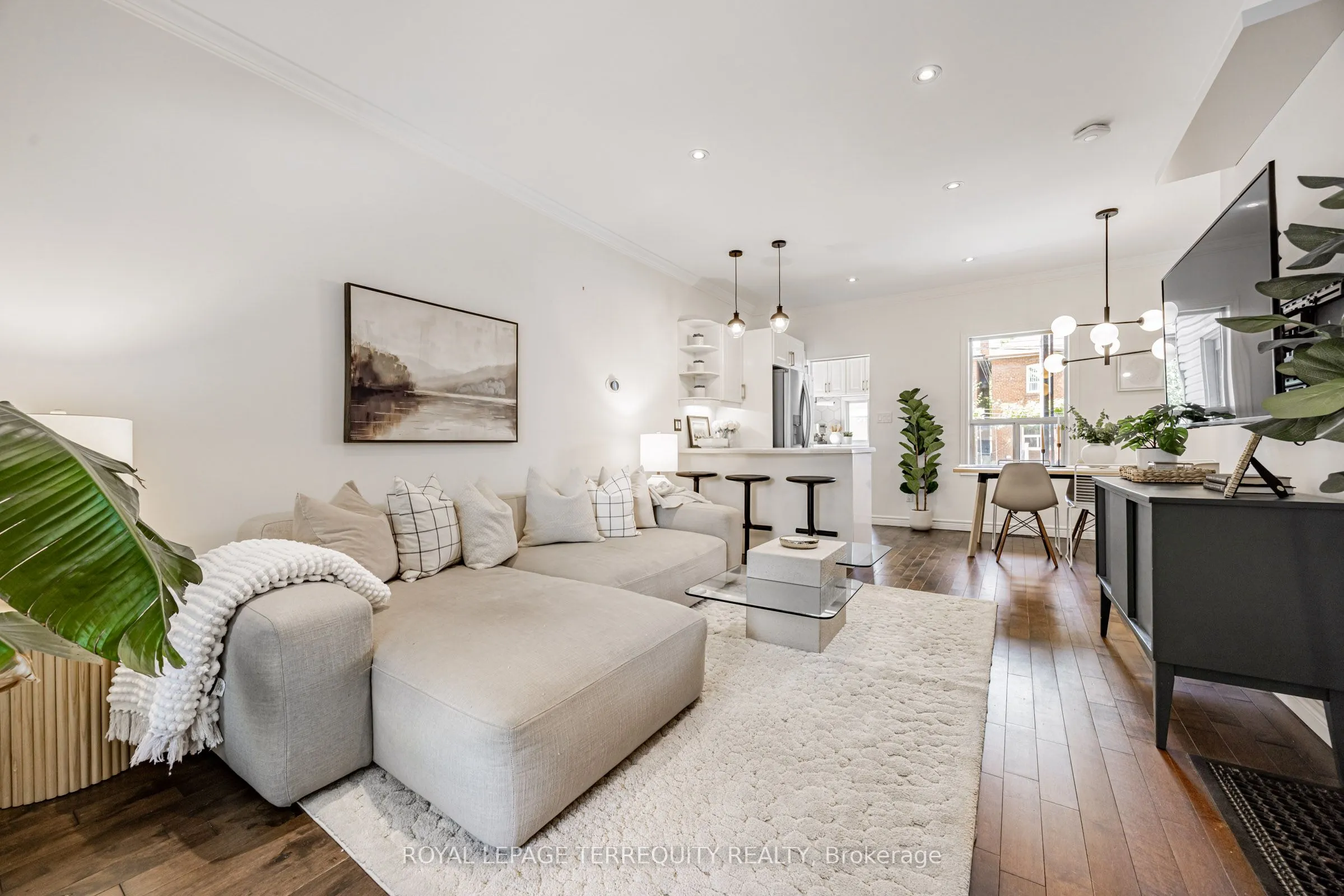 34 O'leary Avenue, Toronto, ON M6E 1L4