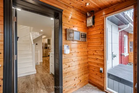 623 Dupont Street, ON M6G 1Z3