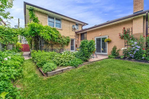 35 Lissom Crescent, ON M2R 2P2