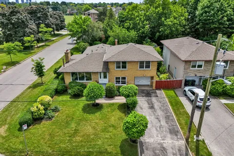 35 Lissom Crescent, ON M2R 2P2