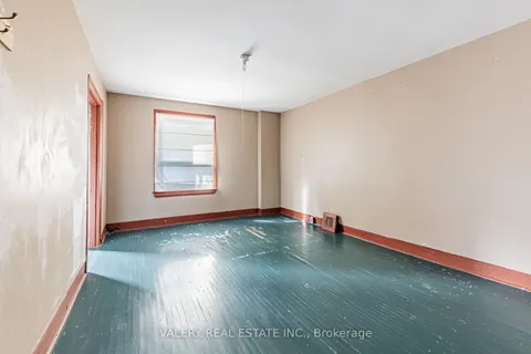9 St Patricks Square, ON M5T 1W8