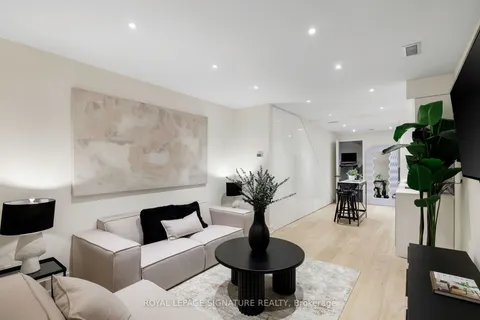 17 Lakeview Avenue, ON M6J 3B2