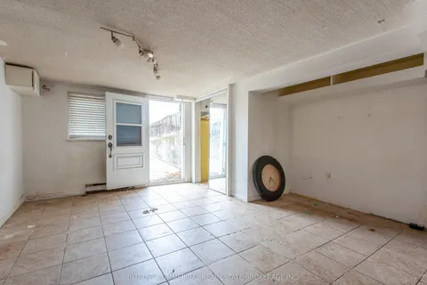 464 Oakwood Avenue, ON M6E 2W6