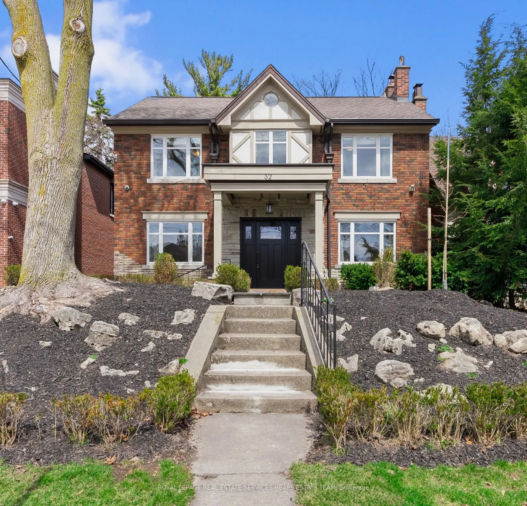 32 Parkhurst Boulevard, ON M4G 2C6