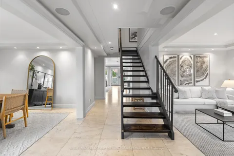32 Parkhurst Boulevard, ON M4G 2C6