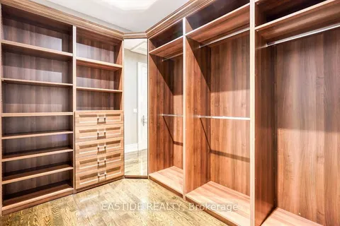 5 Swiftdale Place, ON M3B 1M3