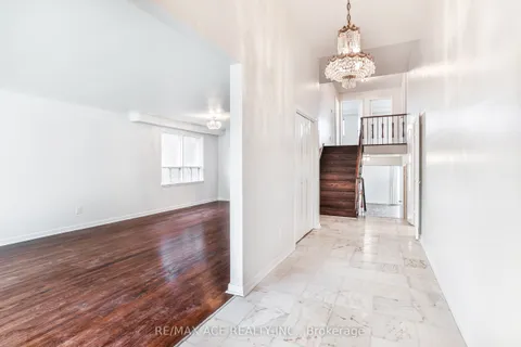 90 Charlton Boulevard, ON M2M 1C1