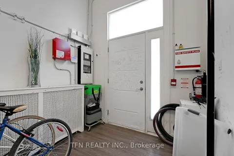 237 Gerrard Street, ON M5A 2G1